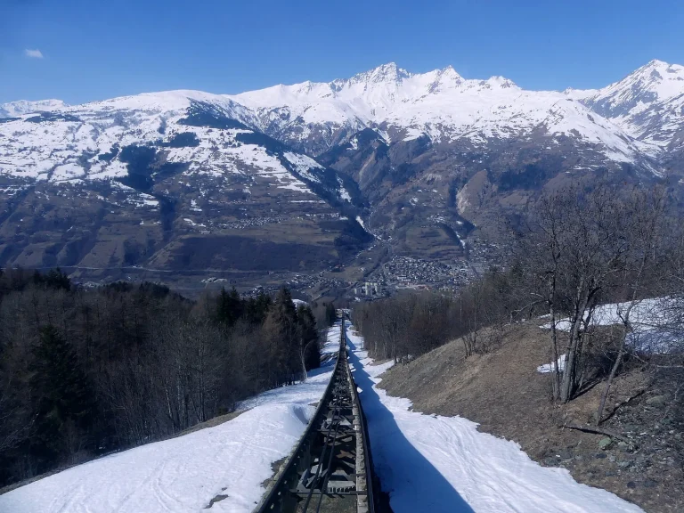 Funiculaire Bourg-Saint-Maurice – Arc 1600 en hiver